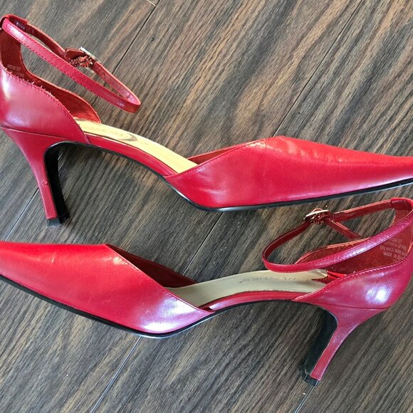 WESTIES Red Leather Upper Ankle Strap Pointed Toe Heels NWOT/SIZE 10M - Picture 2 of 8